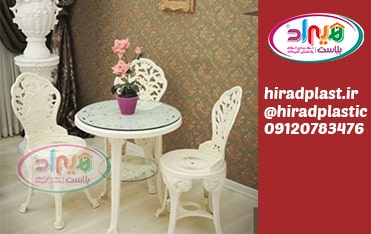 میز و صندلی پلاستیکی کلاسیک