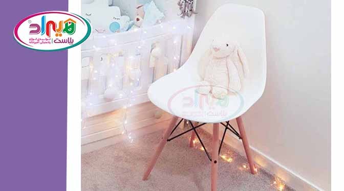  میز صندلی پلاستیکی پایه چوبی