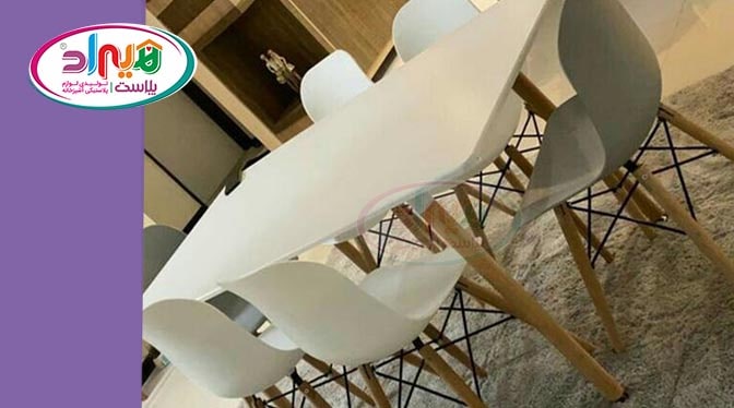 میز صندلی پلاستیکی پایه چوبی