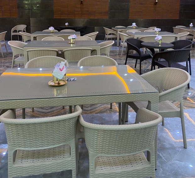 صندلی پلاستیکی رستورانی