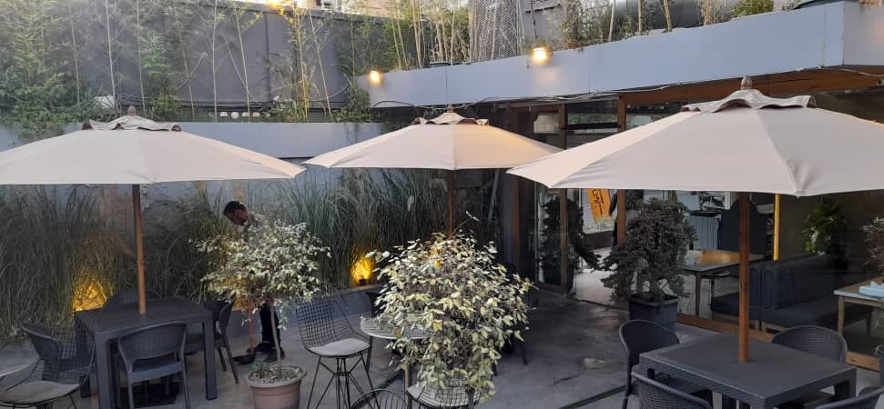 صندلی پلاستیکی رستورانی