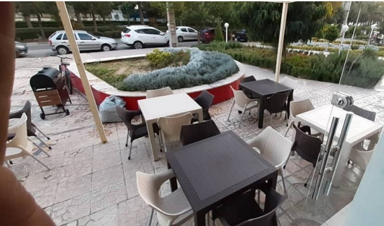 صندلی پلاستیکی رستورانی