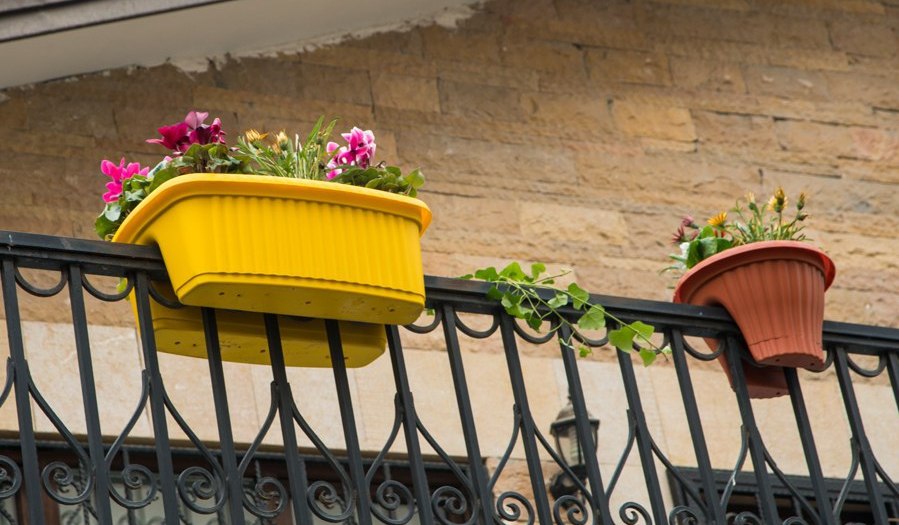 گلدان پلاستیکی تراس