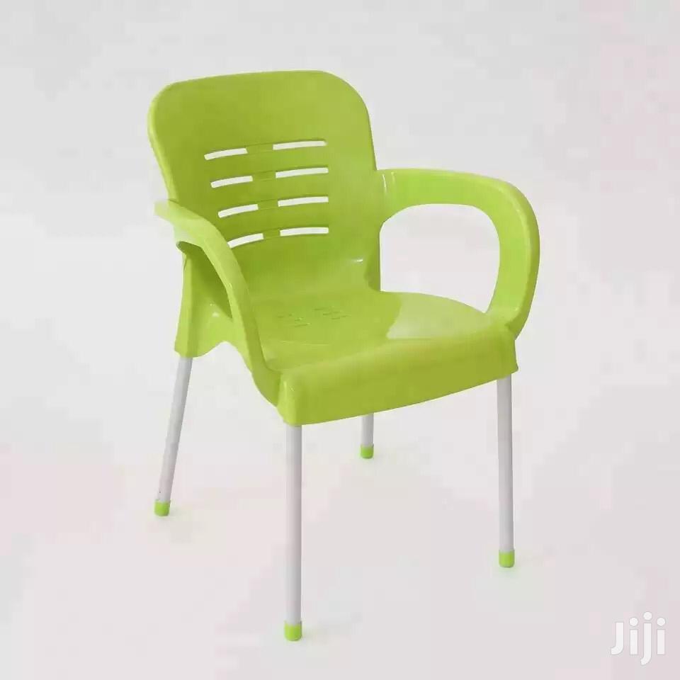 صندلی پلاستیکی پایه فلزی دسته دار