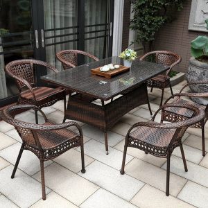 نقش میز صندلی پلاستیکی حصیری در زیبایی محیط