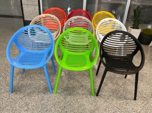 انواع صندلی پلاستیکی و ویژگی های آن